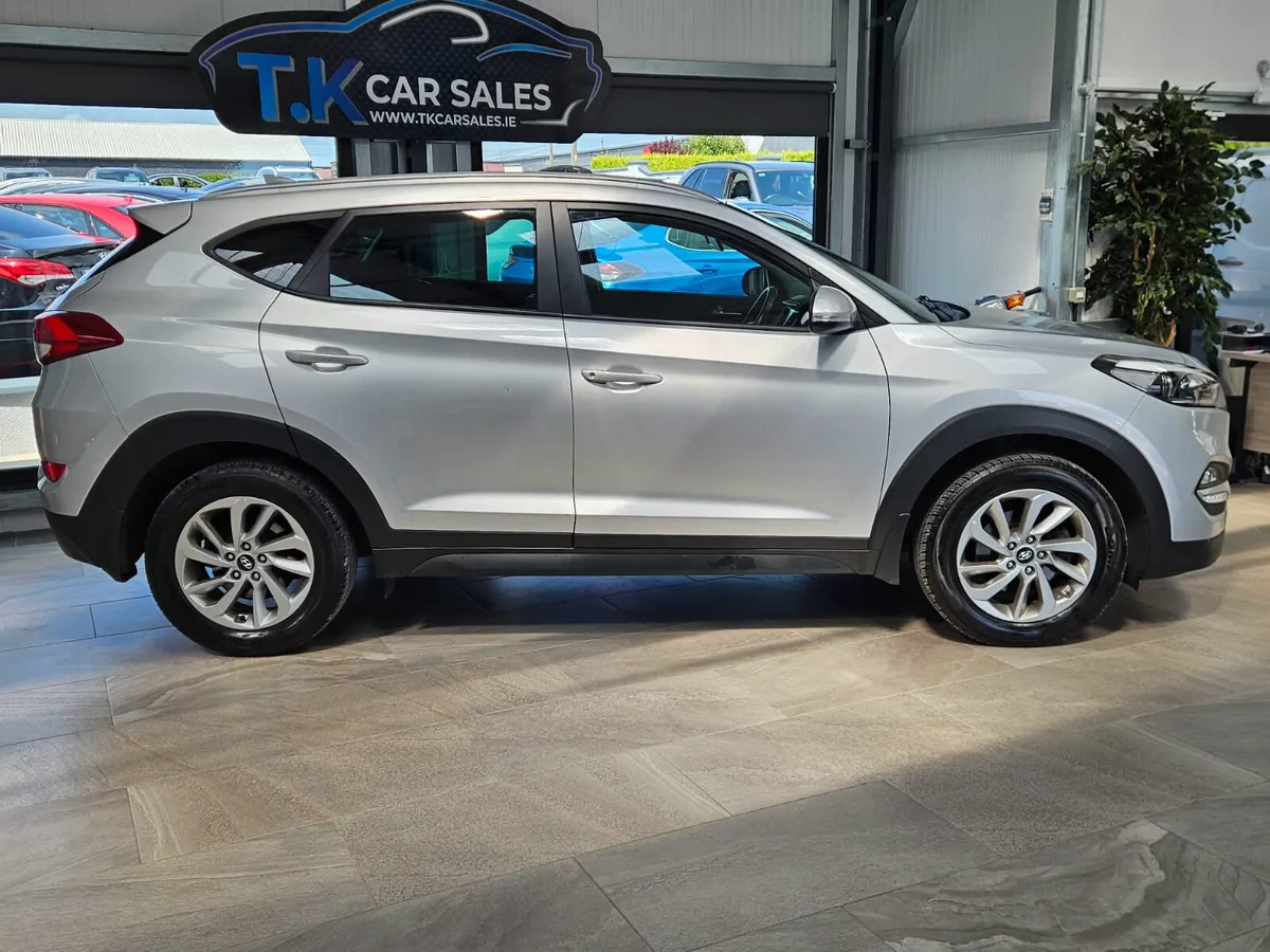 16 HYUNDAI TUCSON EXECUTIVE EDITION - Image 4