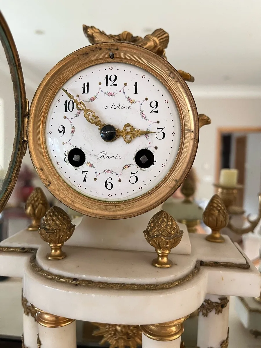 Carriage Clock with pair of candelabras - Image 3