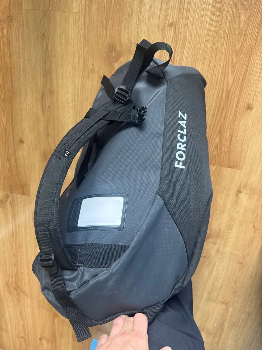 Climbing rope, quicksdraws, book and bag - Image 2