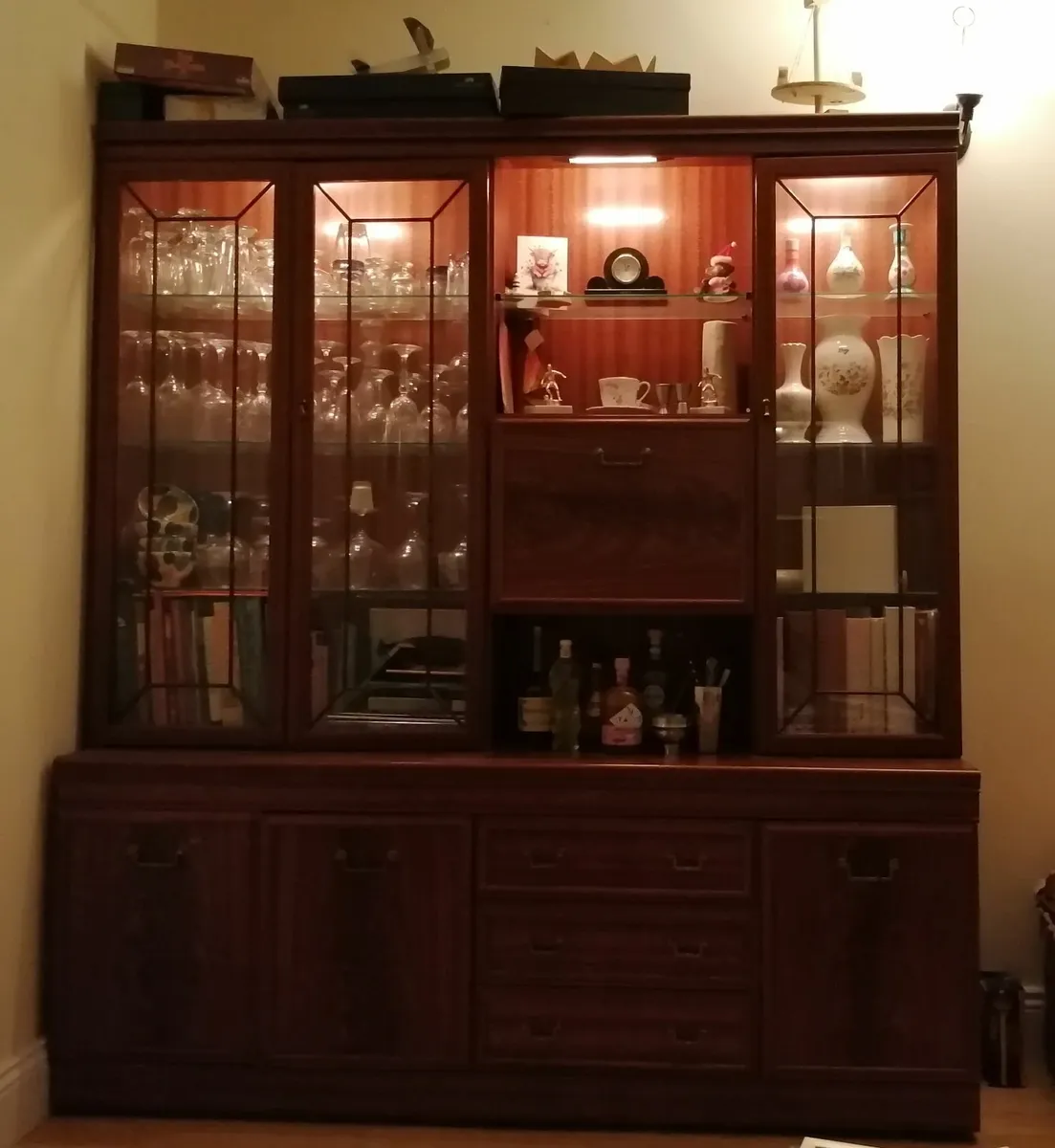 Free drinks cabinet to take away - Image 1