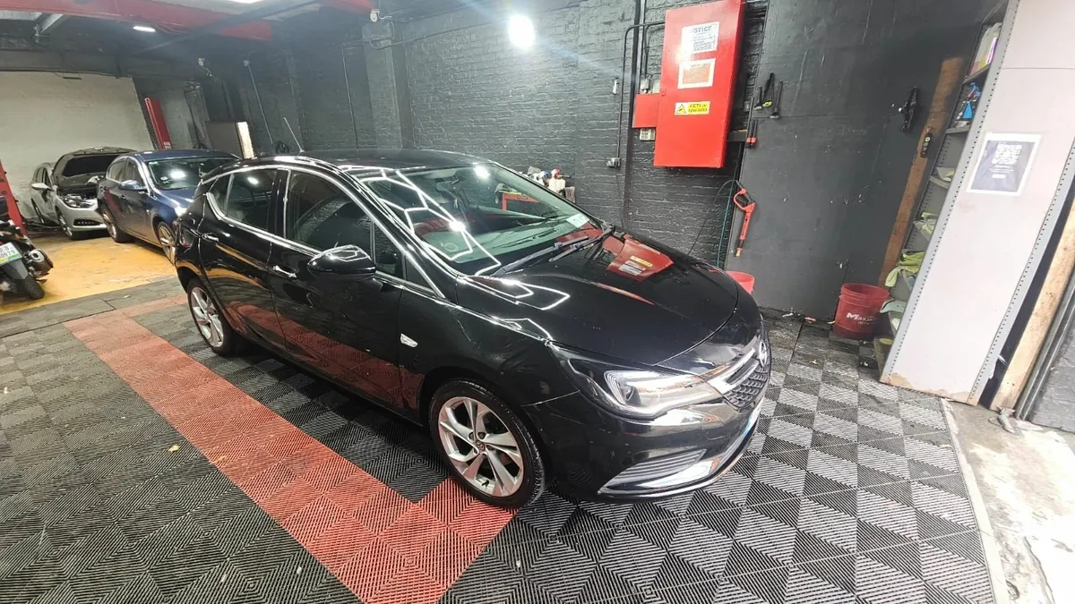 Opel Astra 2017 - Image 1