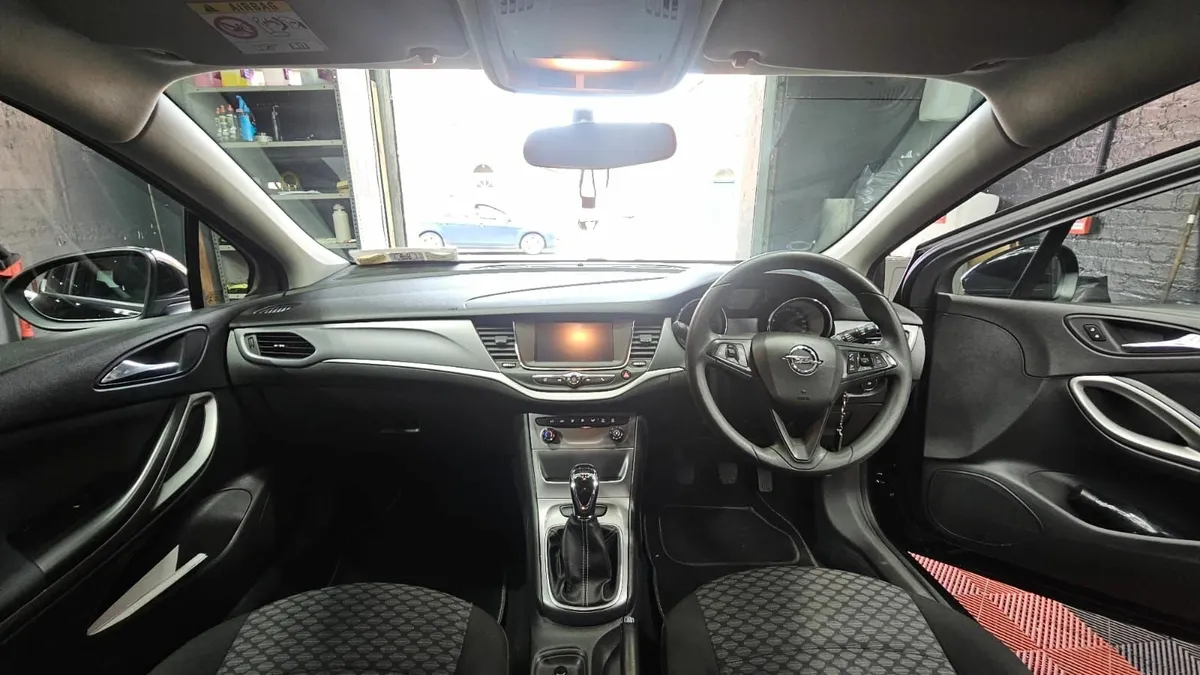 Opel Astra 2017 - Image 2