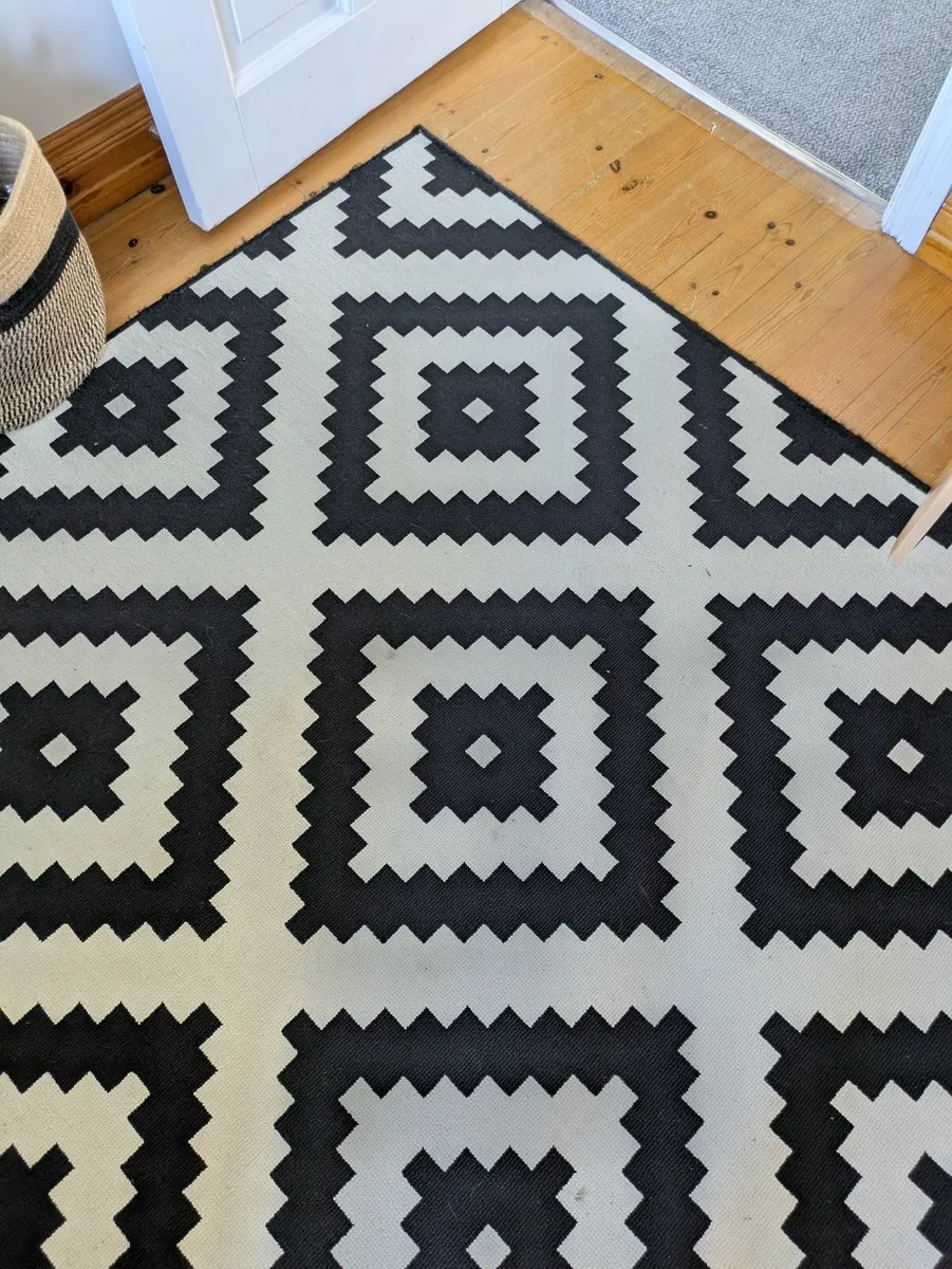 Carpet - Image 1