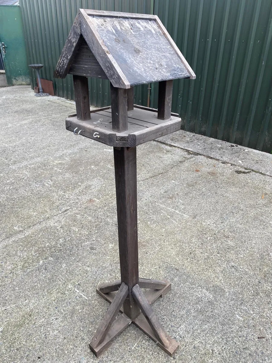 Bird feeding table - Image 1