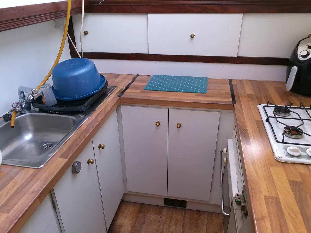 1992 Aquafibre 40 aft cabin. Single Diesel. - Image 4