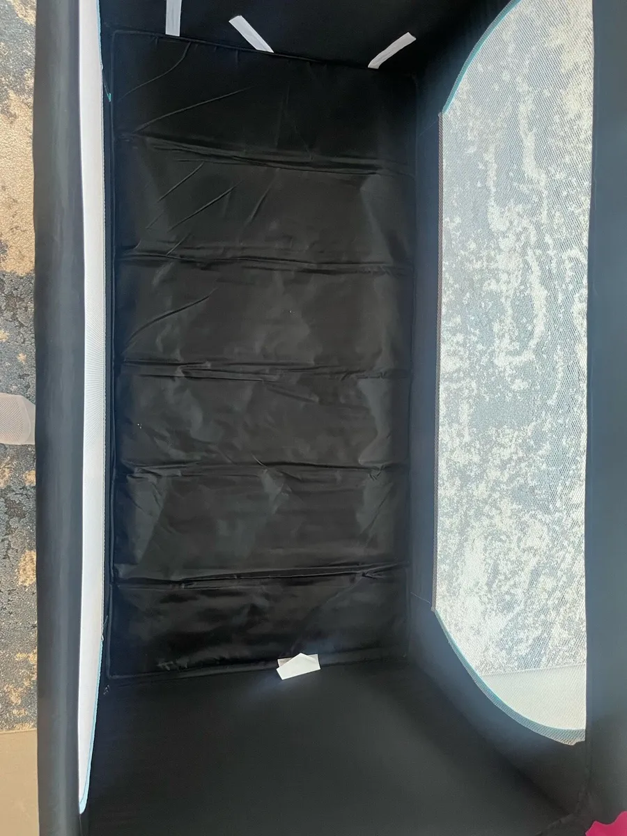 Hauck Travel Cot and Mattress - Image 3