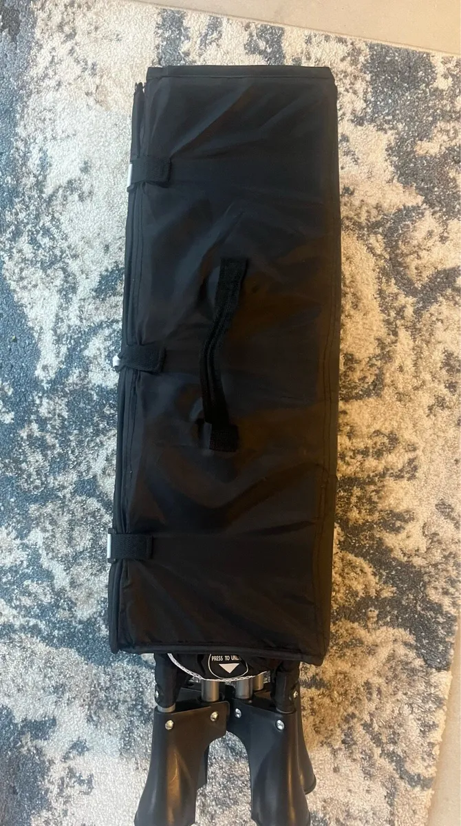 Hauck Travel Cot and Mattress - Image 4