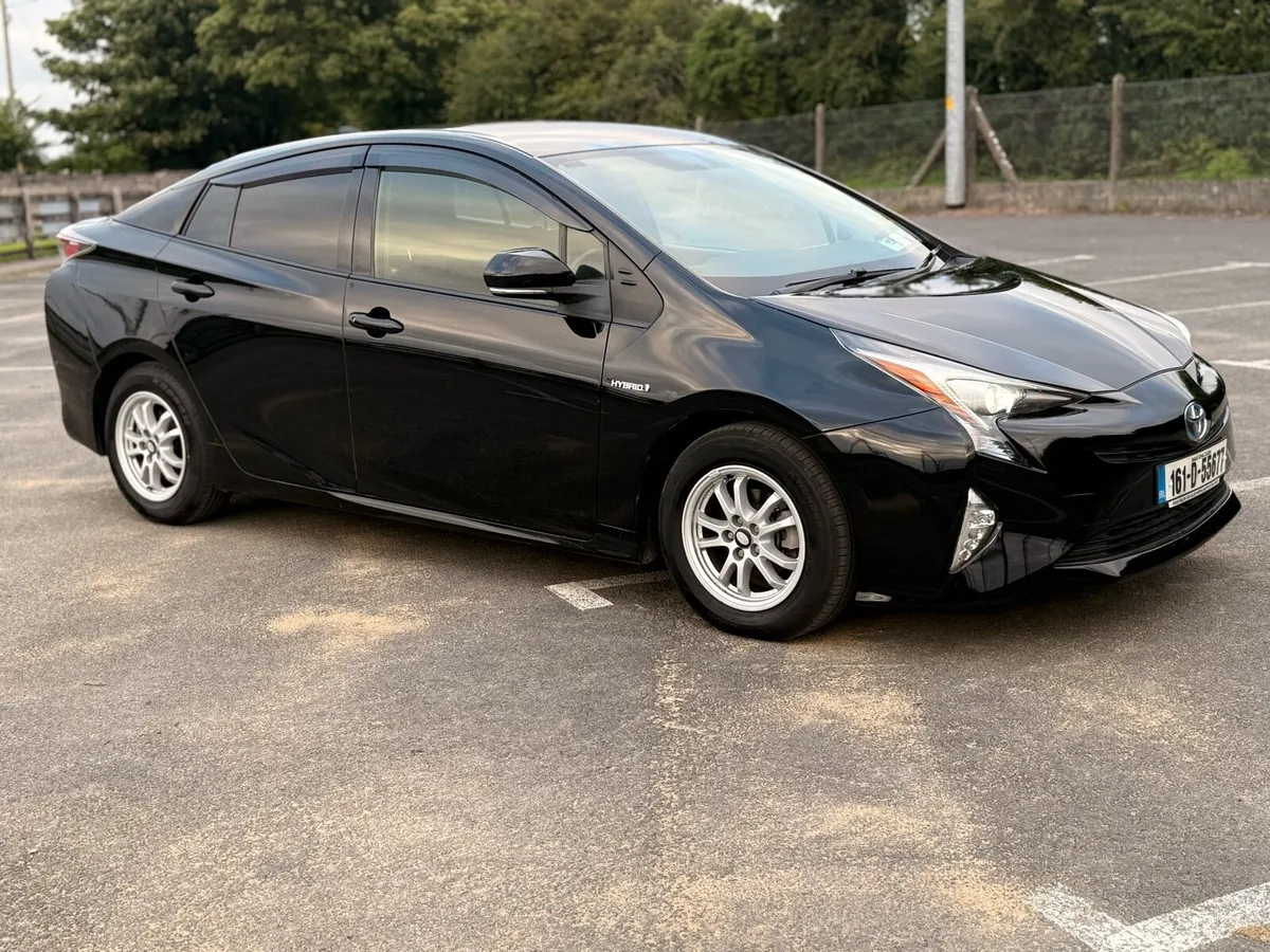 Toyota Prius 2016 - Image 2