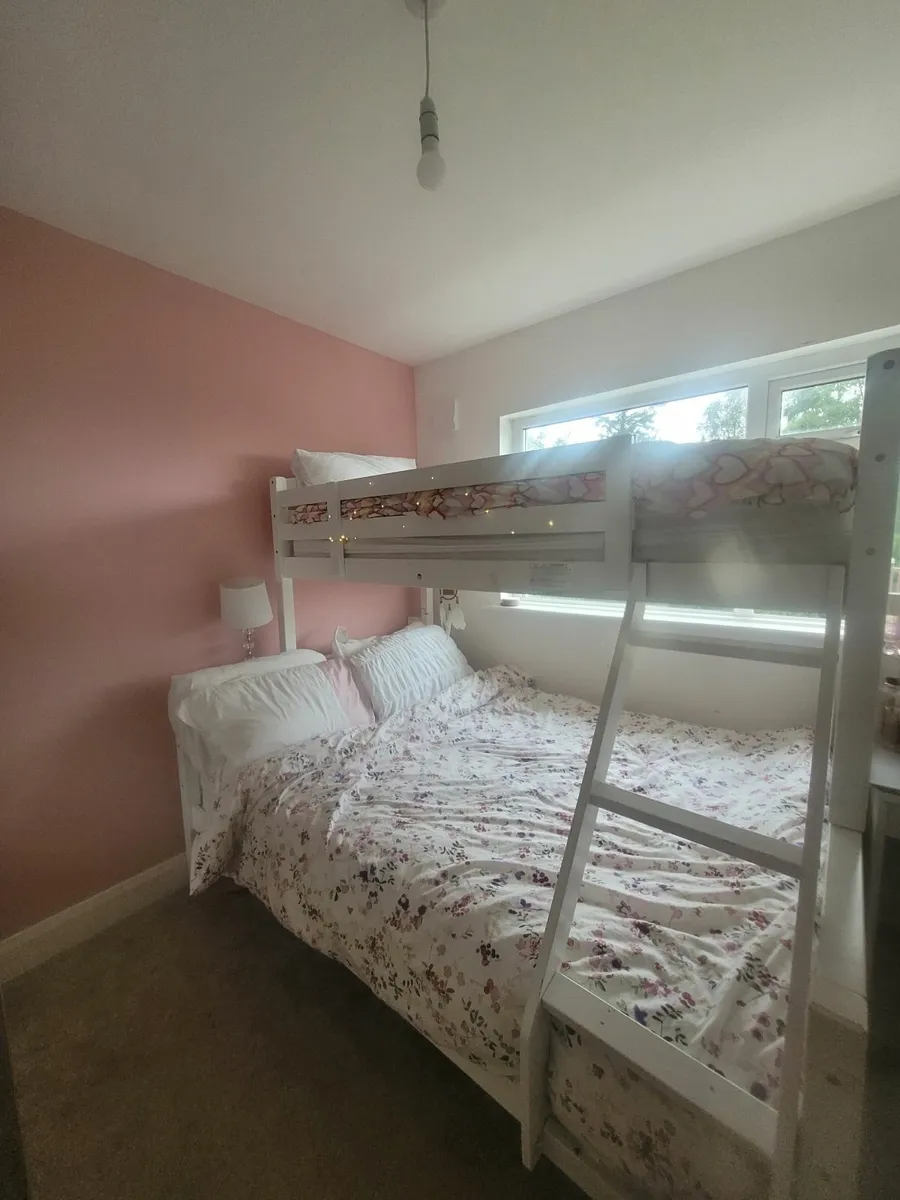 Bed - Image 1