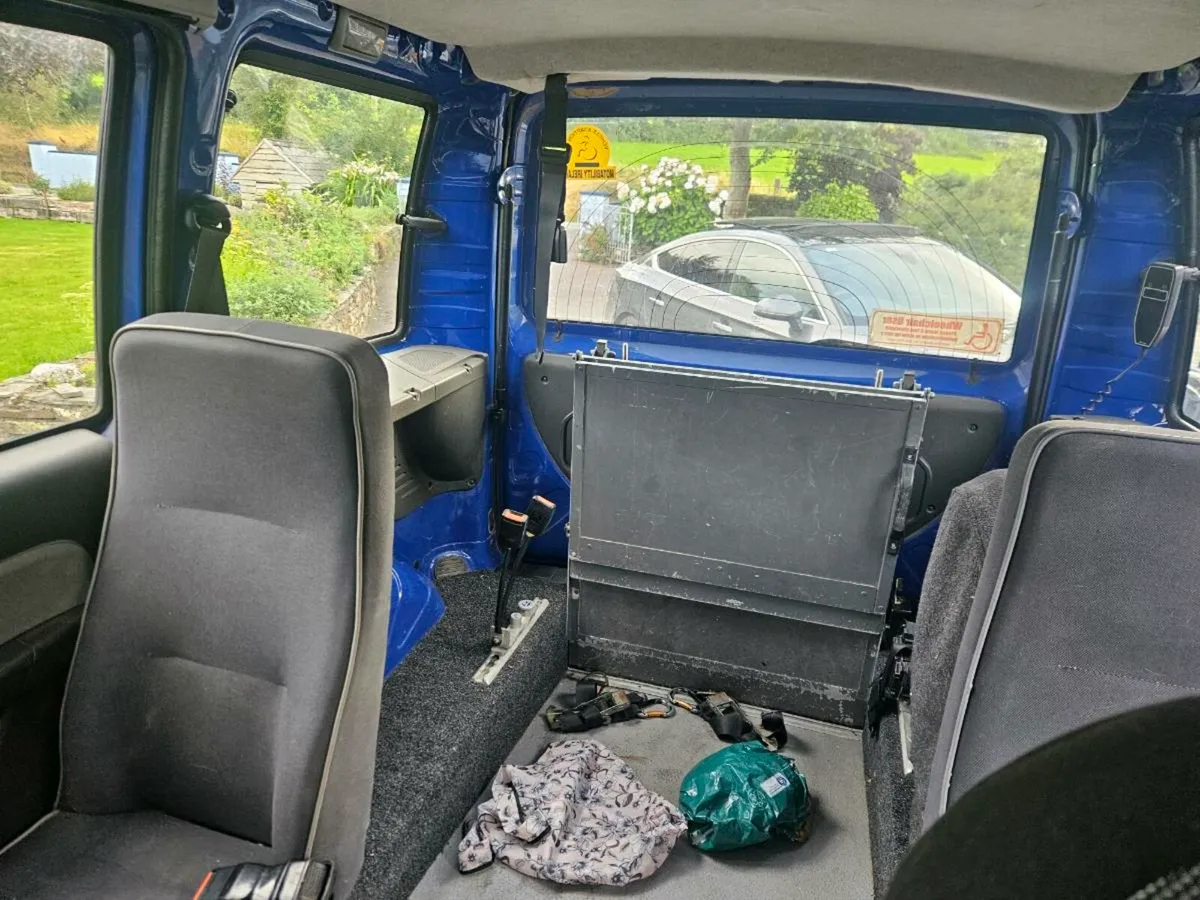 Fiat doblo wheelchair van - Image 4