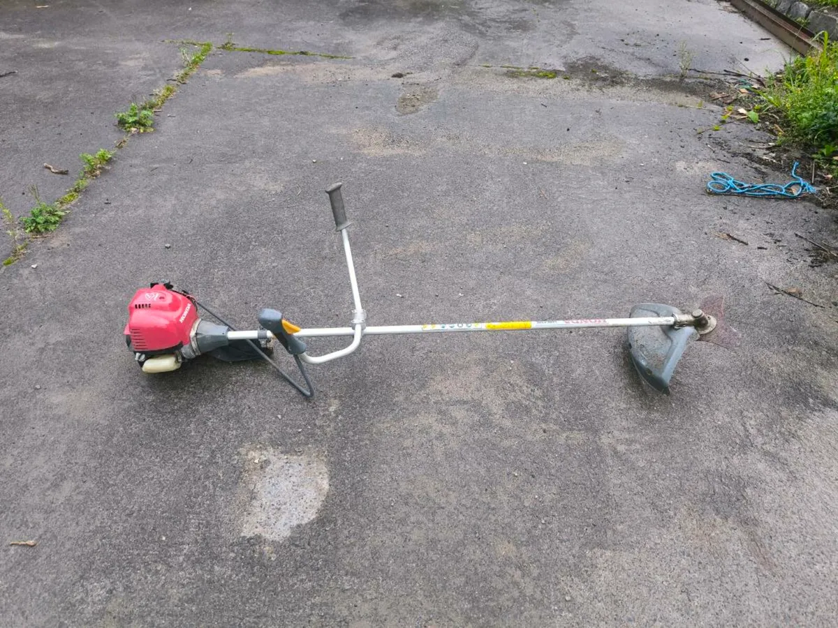 Honda 4 Stroke Strimmer for parts - Image 1