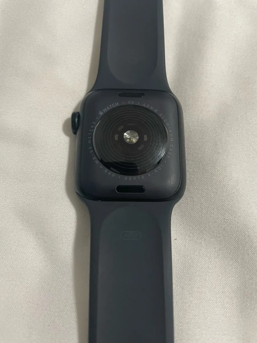 Apple Watch SE 40mm - Image 4