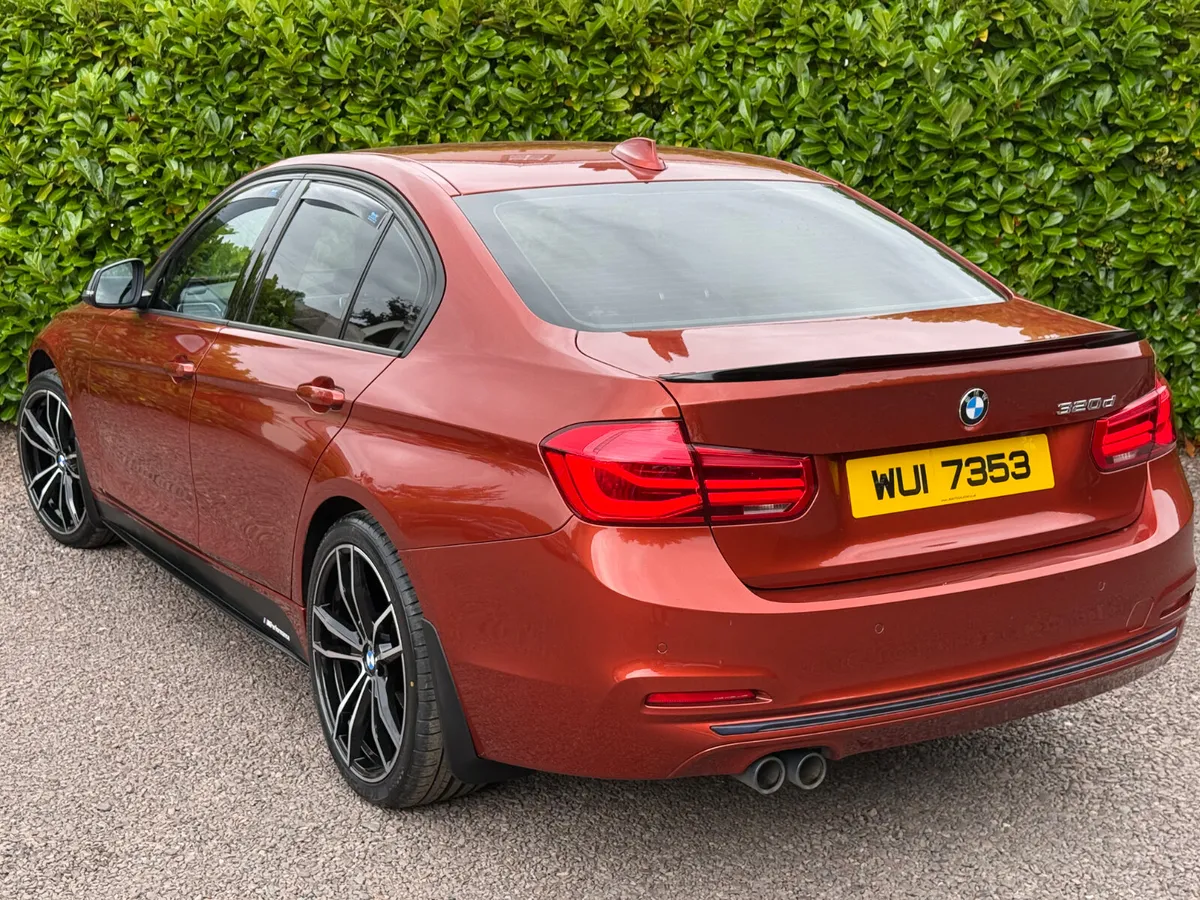 BMW 3-Series 2018 sport - Image 2