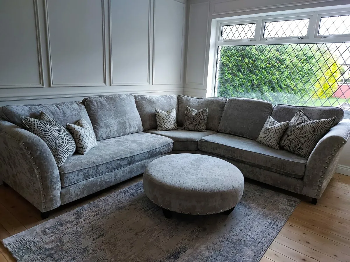 Corner sofa - Image 1