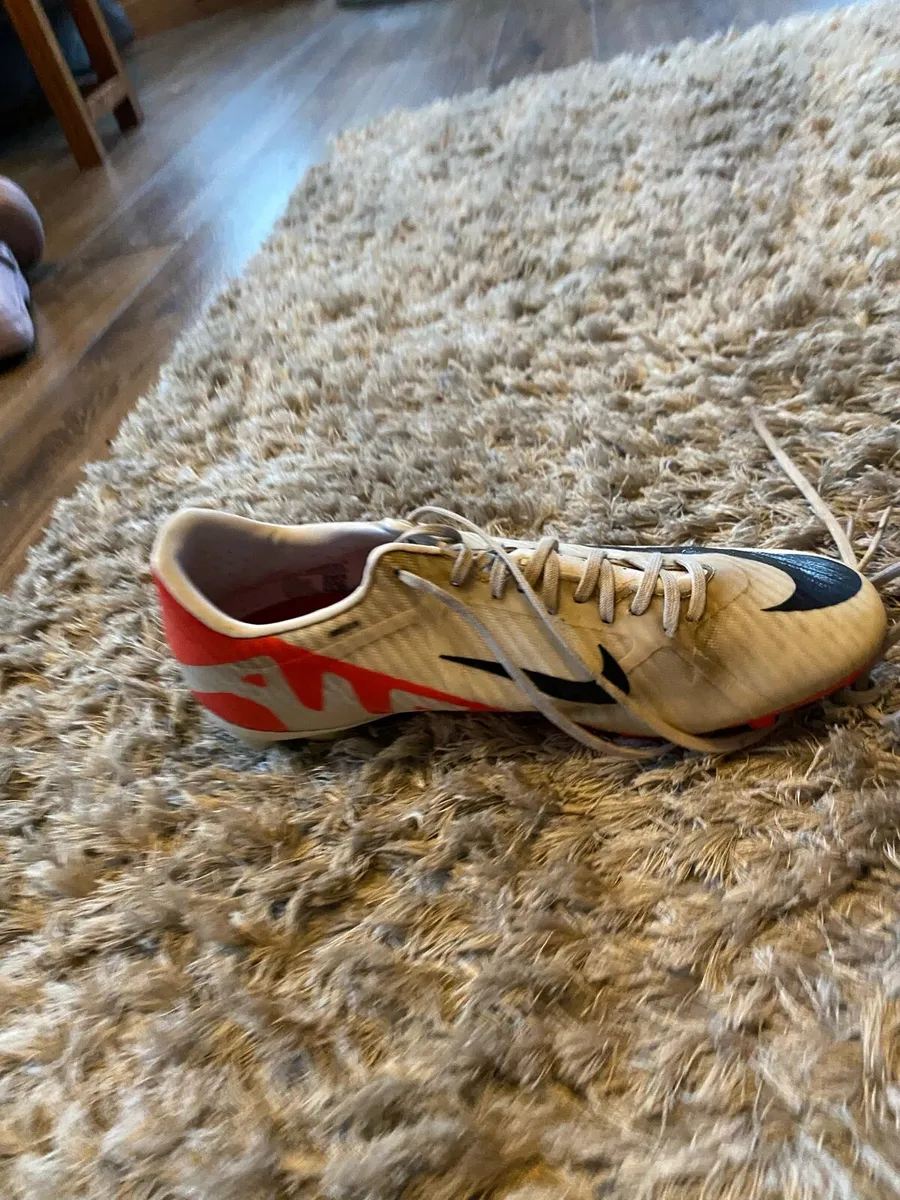 Nike boots - Image 3
