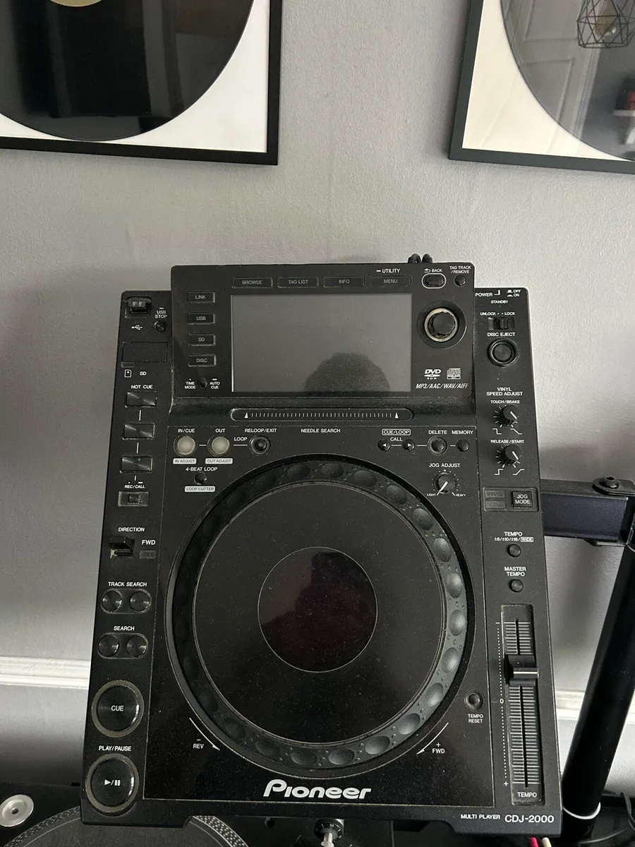 CDJ 2000 x2 + CDJ Stand - Image 2