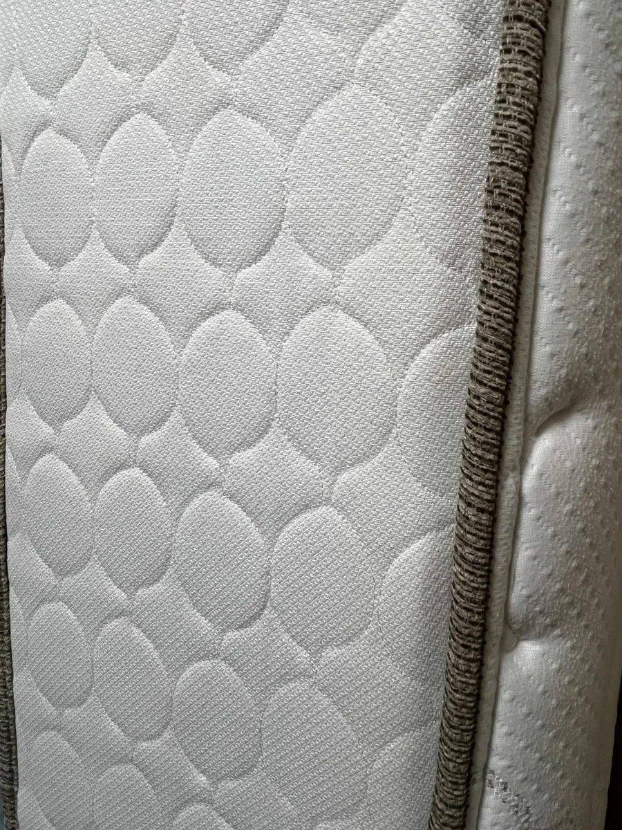 King Koil  Dawn Luxury Mattress – Single 90 x 200 - Image 4
