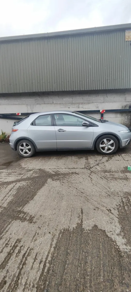 Honda Civic 2009 - Image 1