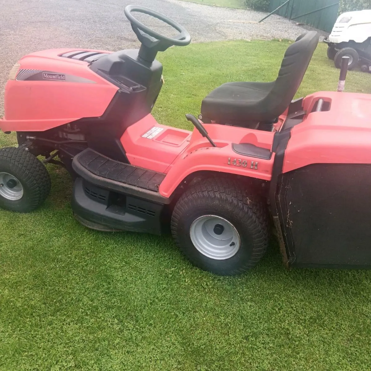 Castlegarden hydrostatic 432cc  good deck - Image 2