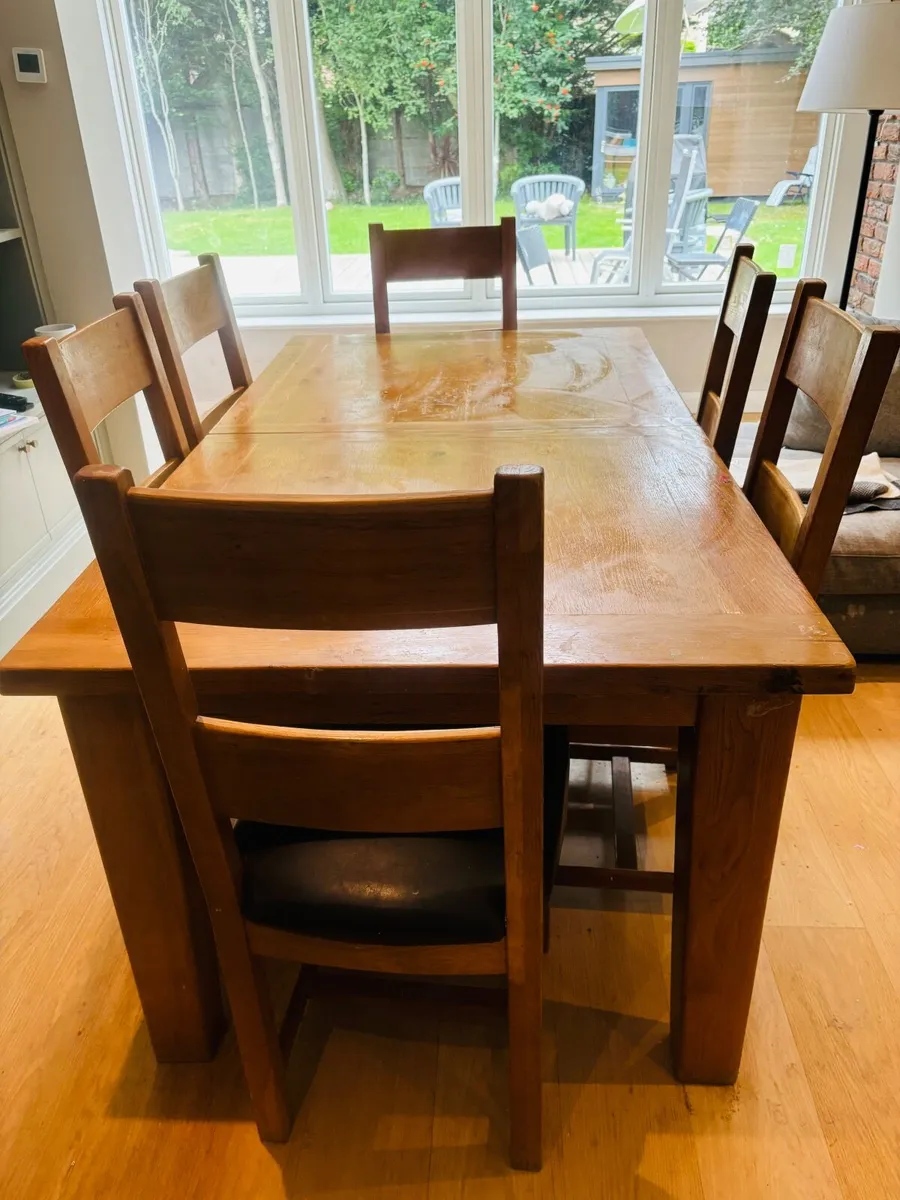 Kitchen table and chairs - Image 1