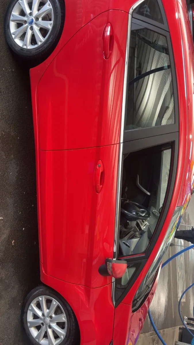 Ford Fiesta 2010 - Image 2