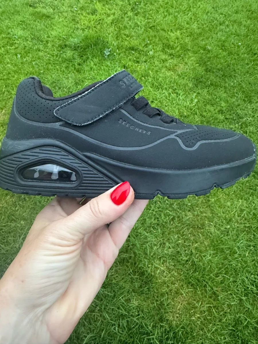 Sketchers black runners - Image 1