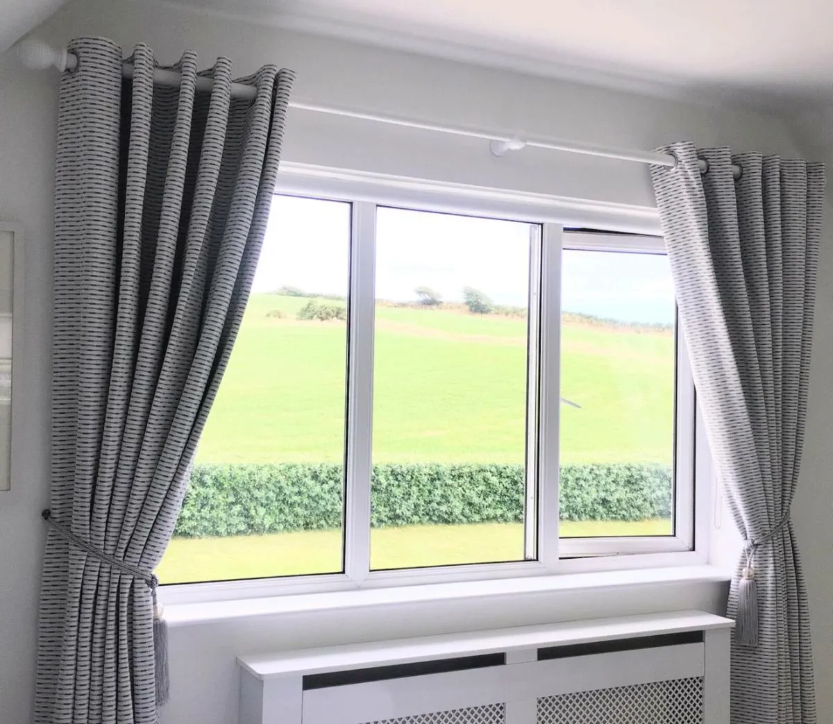 Curtains and lamp - Image 3