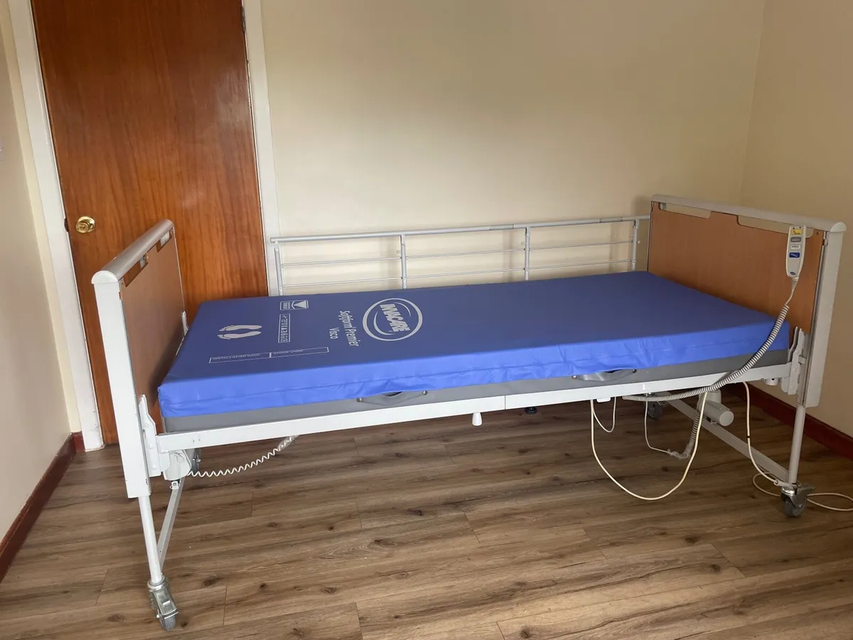 Electric hospital bed - Image 1
