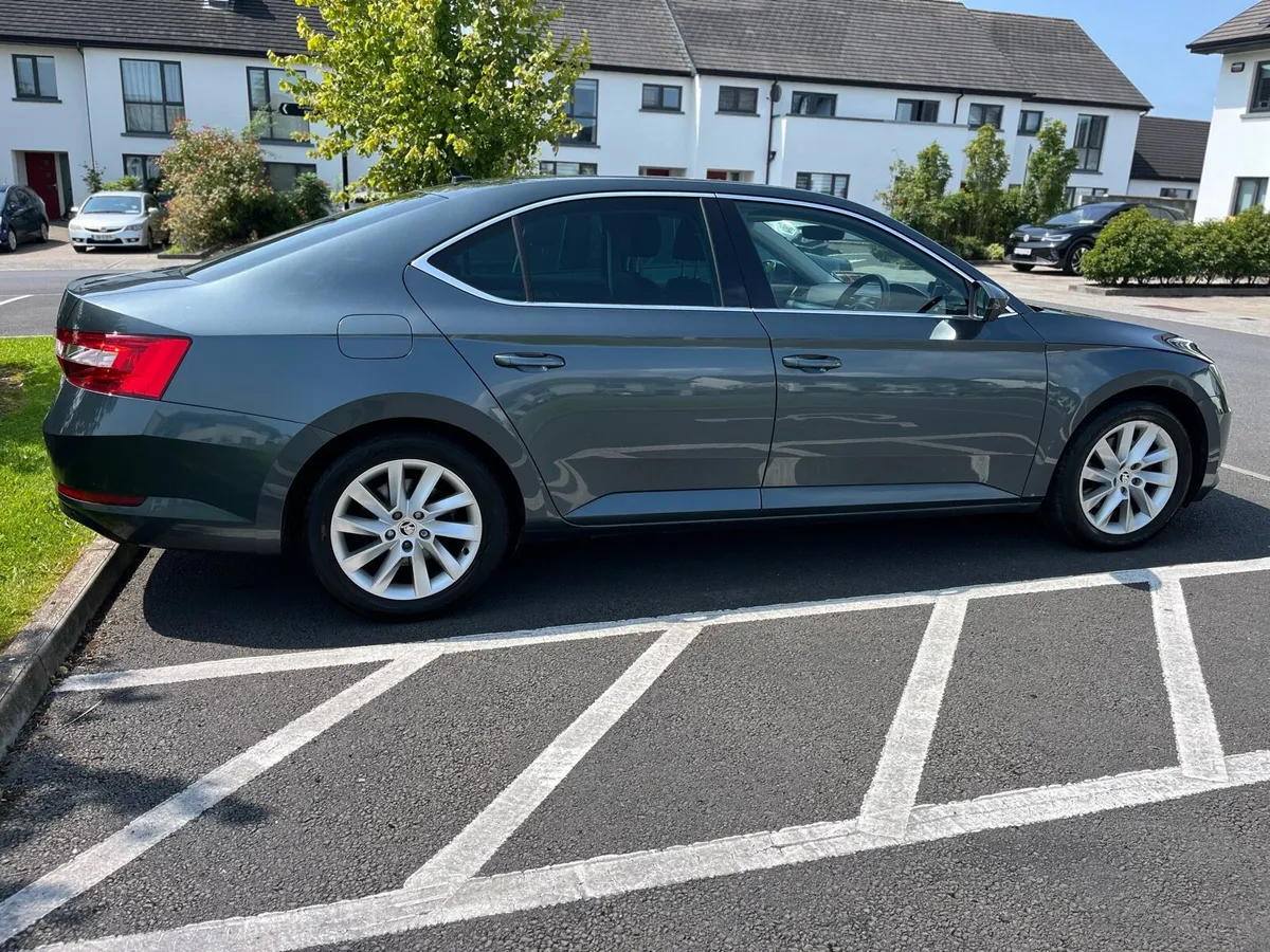 Skoda Superb 2.0 TDI SE Business - Image 2