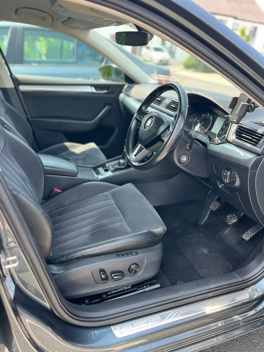 Skoda Superb 2.0 TDI SE Business - Image 4