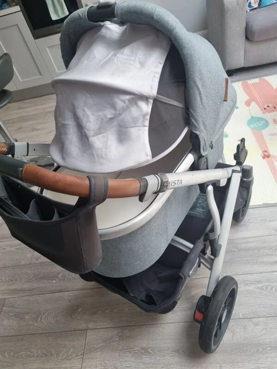 Uppababy vista V2 2020 with cybex cloud z carseat with isofix base - Image 1