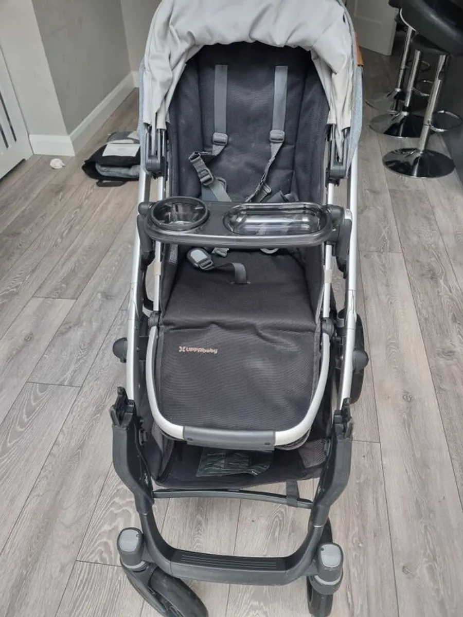 Uppababy vista V2 2020 with cybex cloud z carseat with isofix base - Image 4