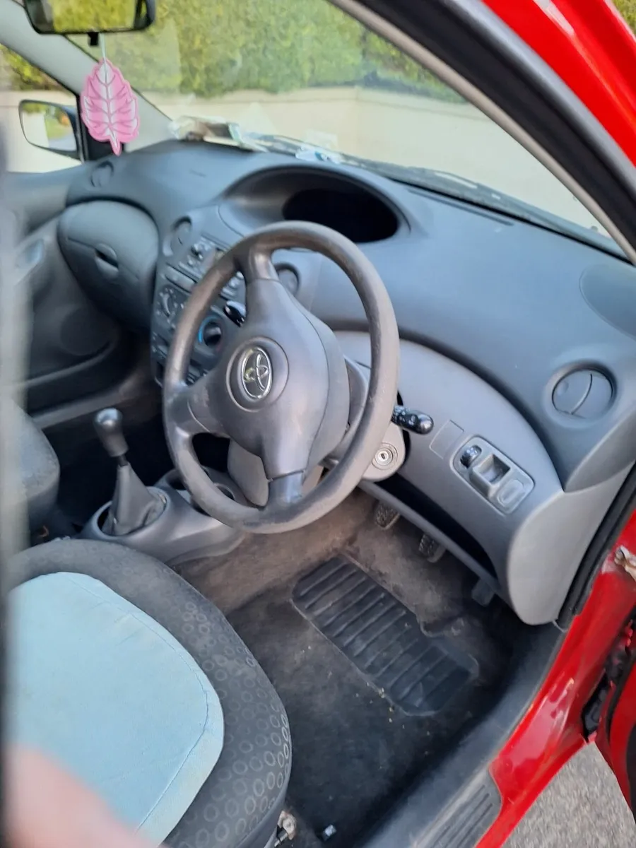 Toyota Yaris 2003 - Image 2