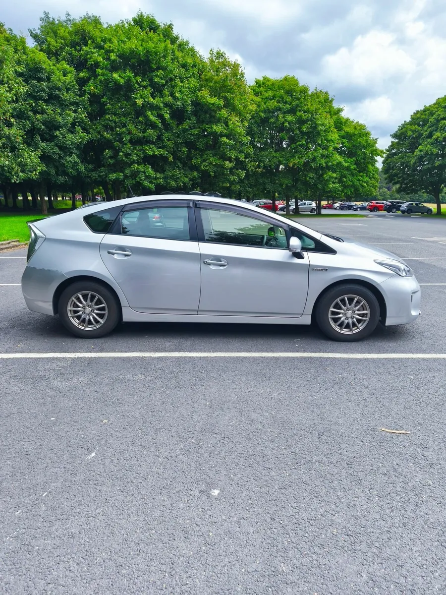 Toyota Prius 2015 / 56,854km only - Image 3
