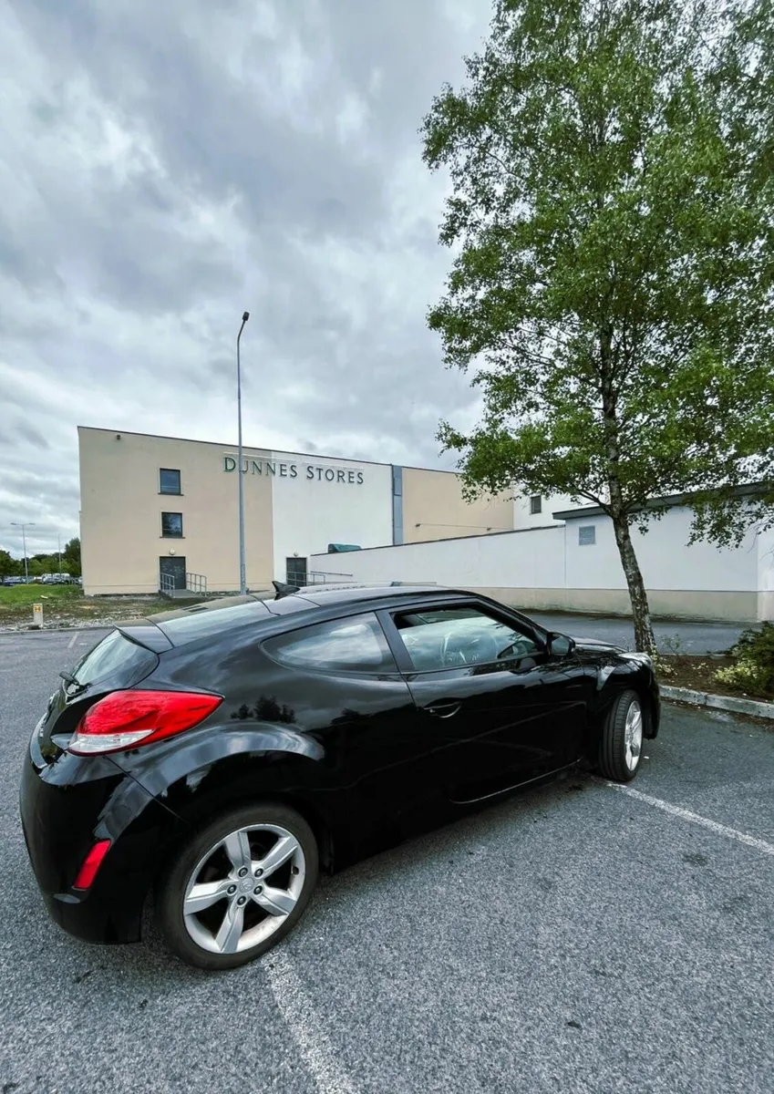 2013 Hyundai Veloster – Sporty, Unique, and Reliab - Image 4
