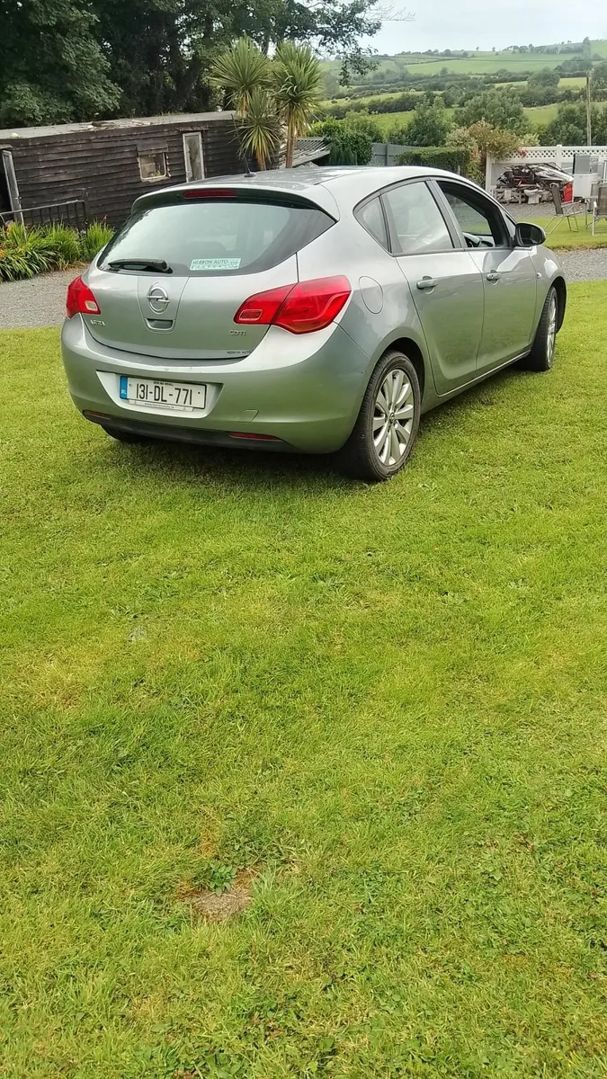 Opel Astra 2013 - Image 2