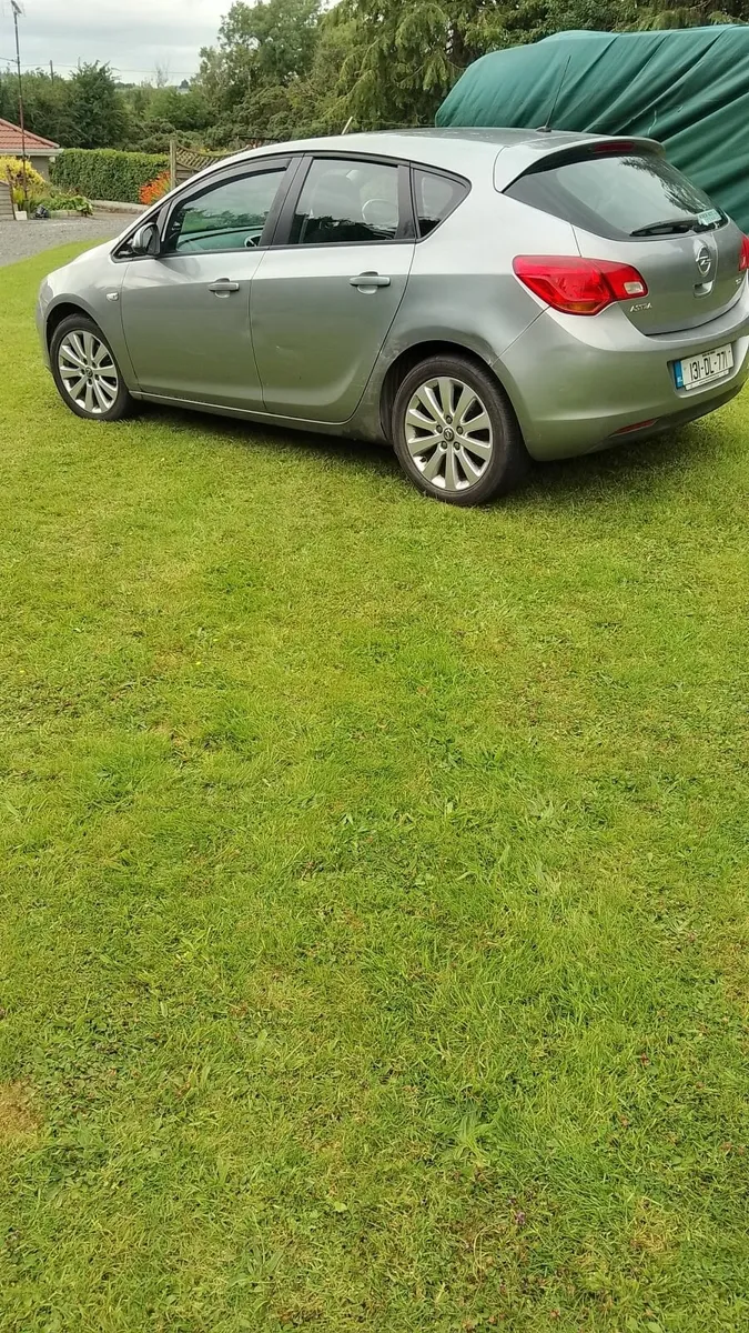 Opel Astra 2013 - Image 4