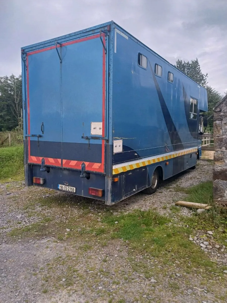 Iveco 7.5 ton Horse Lorry - Image 1