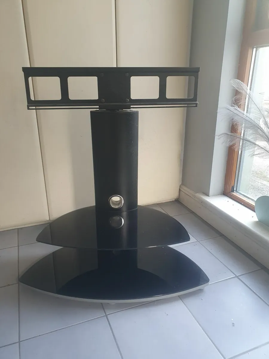 TV stand - Image 1