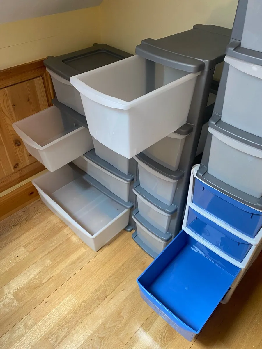 18 various sizes pull out storage boxes - Image 2