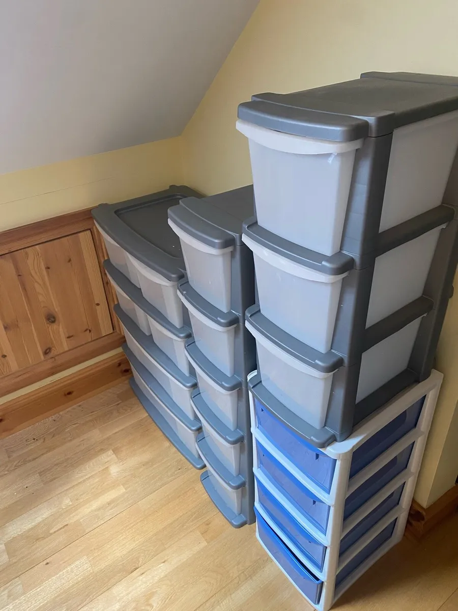 18 various sizes pull out storage boxes - Image 3