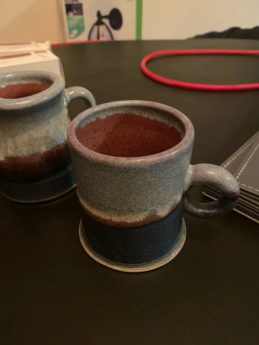 Glazed teapot jug and 6 cups - Image 2