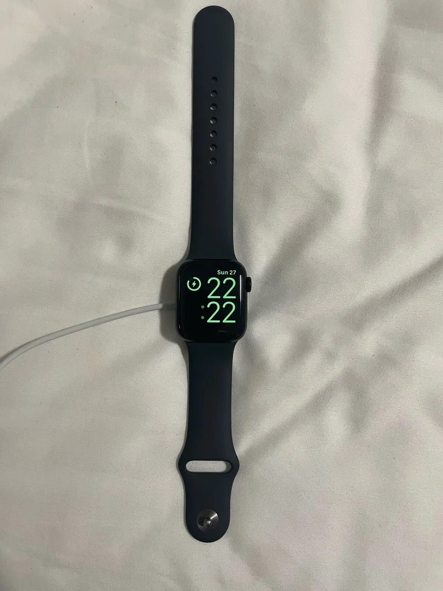 Apple Watch SE 40mm - Image 1