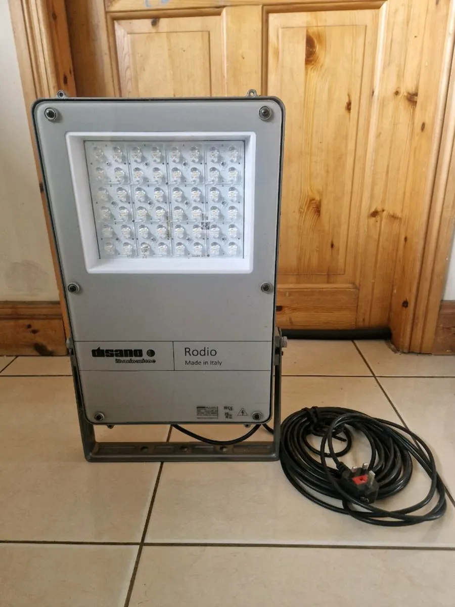 Disano 211w 30294lm 45d 4000k - Image 1
