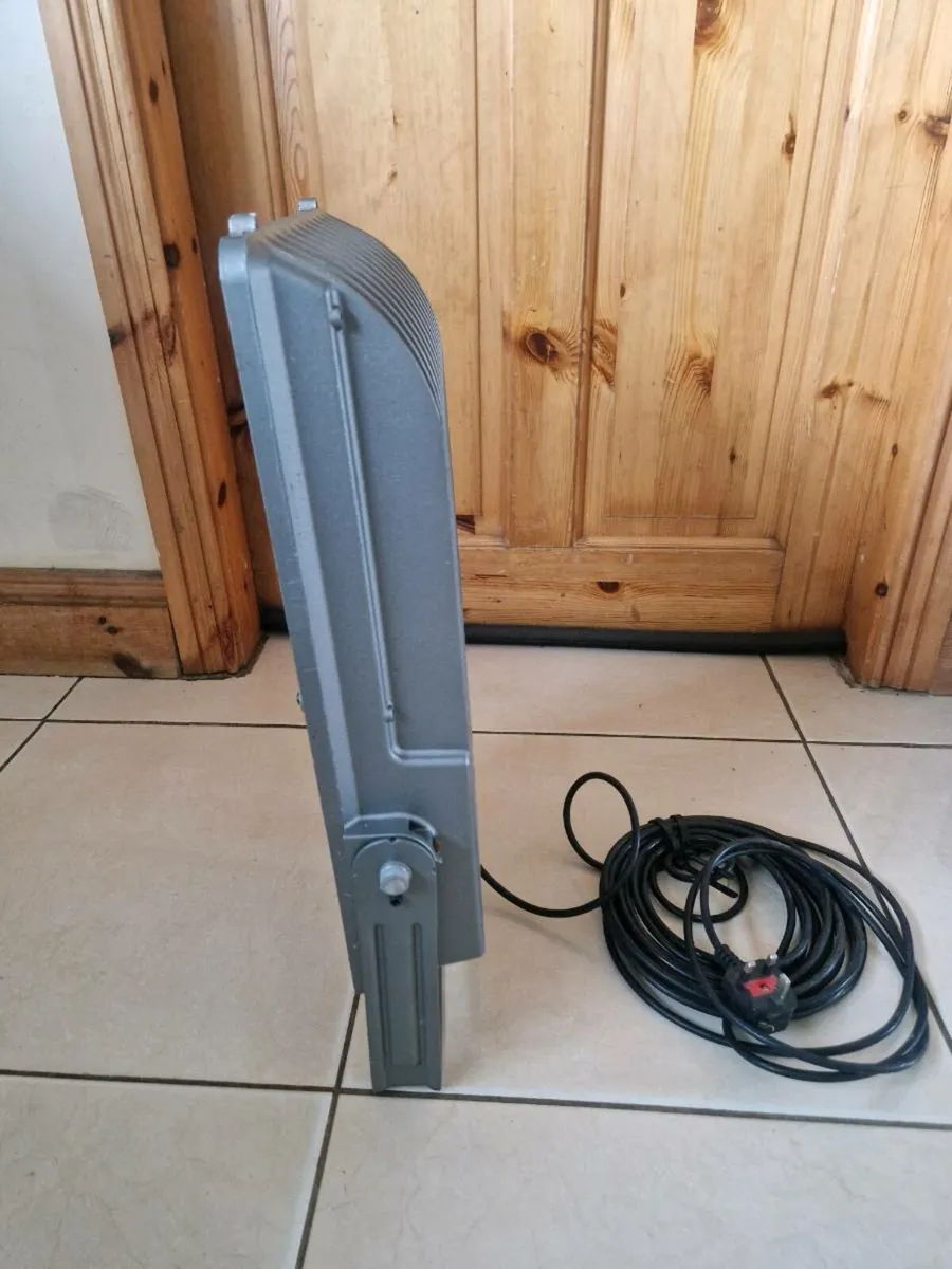 Disano 211w 30294lm 45d 4000k - Image 2