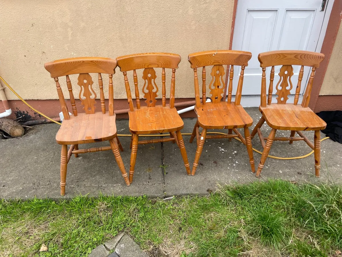 4 wooden kitchen chairs €80 - Image 1