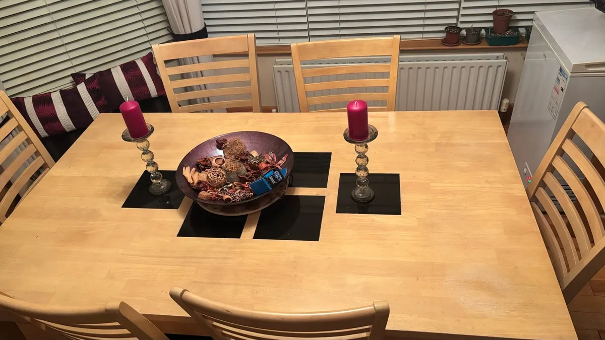 Dining table and 6 chairs - Image 3