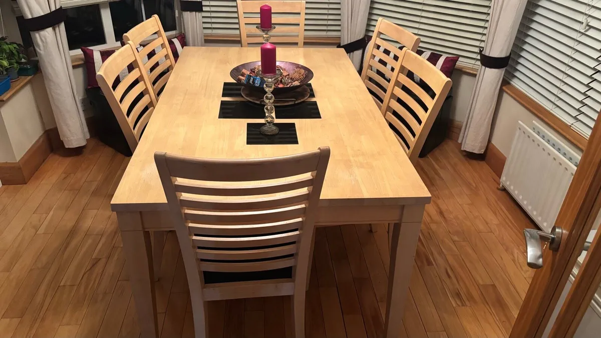 Dining table and 6 chairs - Image 4