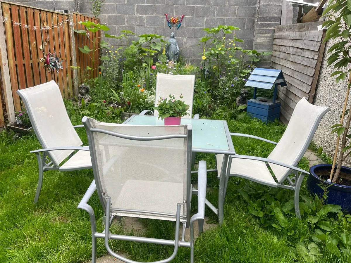 Garden table & chairs - Image 1