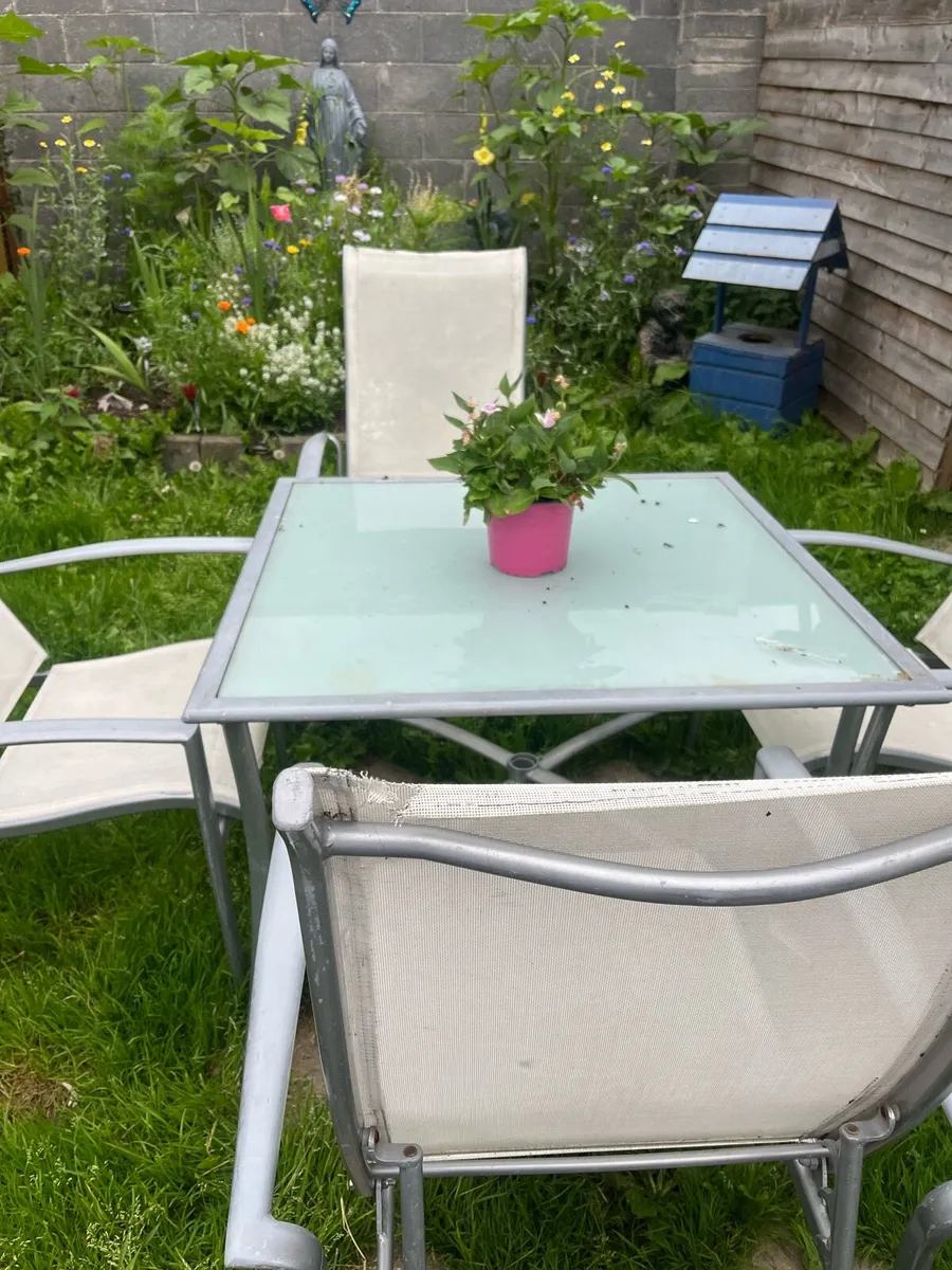 Garden table & chairs - Image 2